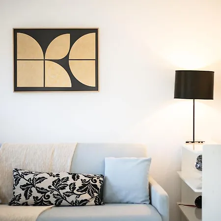 Charming In The Heart Of The Center Ac Apartment